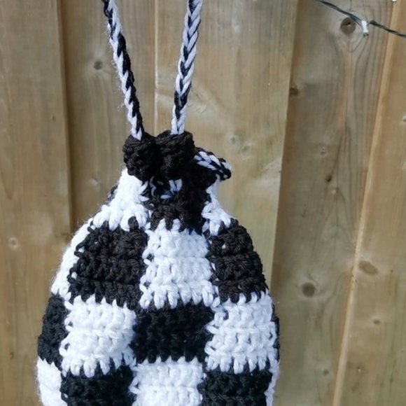 Crochet Checkered Cross-Body Bag - Picture 3 of 9